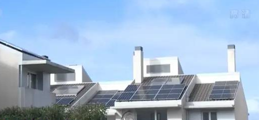 Solarmodule boomen inmitten hoher Energiepreise in Spanien